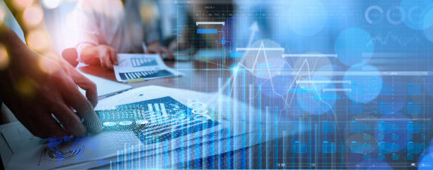 Businessman using smartphone data progress of business and financial and investment data,network and analysis customer growth graph,colleague business planning,strategy and development meeting team. hombre de negocios que utiliza el progreso de los datos de teléfonos inteligentes de los datos comerciales y financieros y de inversión, la red y el análisis del gráfico de crecimiento del cliente, la planificación comercial, la estrategia y el equipo