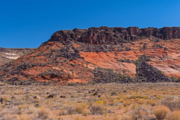 istock Volcanic Layer Atop a Sandstone Escarpment 1442596948