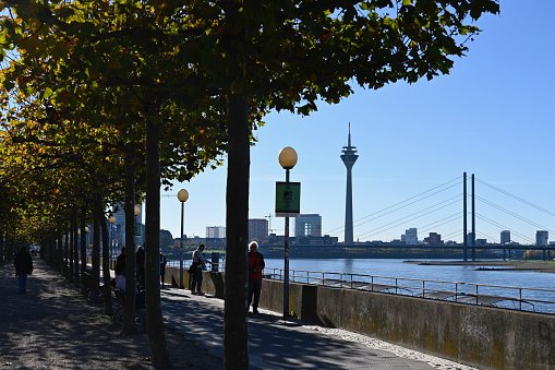 Düsseldorf, November 13, 2022 - The Rhine promenade in Düsseldorf with a view of the Kniebrücke bridge and the Rhine Tower.