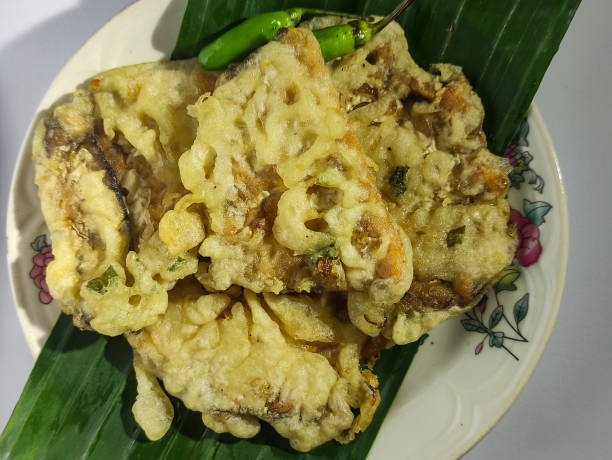 istock Mendoan, fried flour tempeh 1442677959