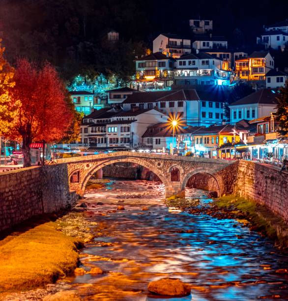 River with a stone bridge in downtown Prizren with buildings and trees at night, Pristina Kosovo A river with a stone bridge in downtown Prizren with buildings and trees at night, Pristina Kosovo pristina stock pictures, royalty-free photos & images