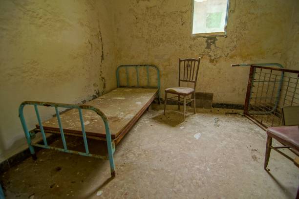 istock Abandoned Old House , digital photo image 1442687302