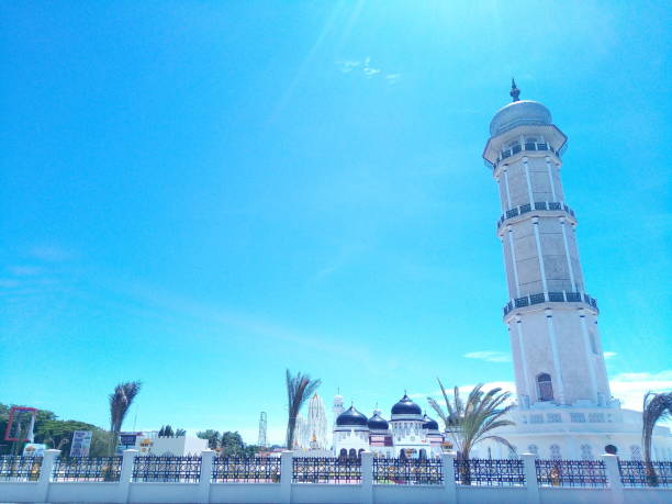 istock Stunning Blue Sky and Towering Mosque in Banda Aceh 1442699660