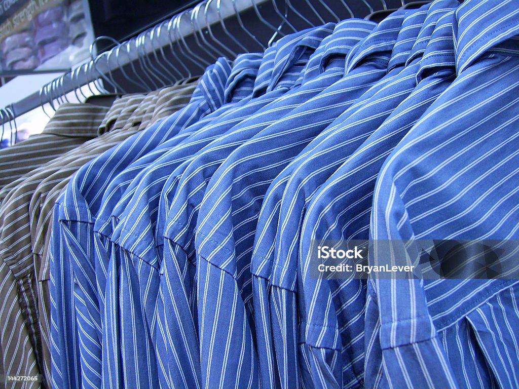 Alle Hemden in einer Reihe - Lizenzfrei Gestreift Stock-Foto