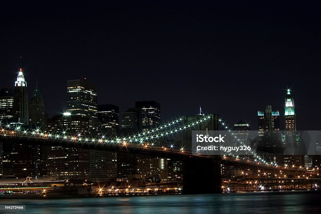 Puente de Brooklyn por la noche - Foto de stock de Agua libre de derechos