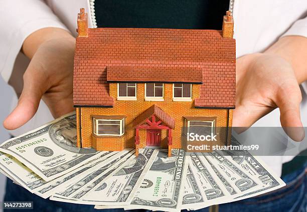 Dom I Pieniądze - zdjęcia stockowe i więcej obrazów Agent nieruchomości - Agent nieruchomości, Aspiracje, Biznes