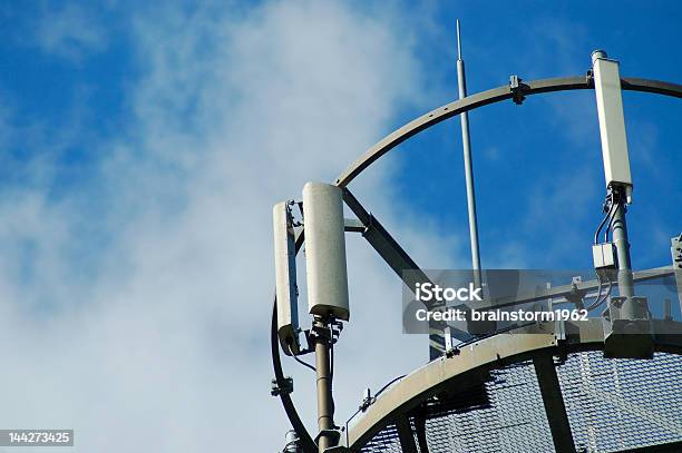 Radio Stazione Base - Fotografie stock e altre immagini di Antenna - Attrezzatura per le telecomunicazioni - Antenna - Attrezzatura per le telecomunicazioni, Blu, Cielo