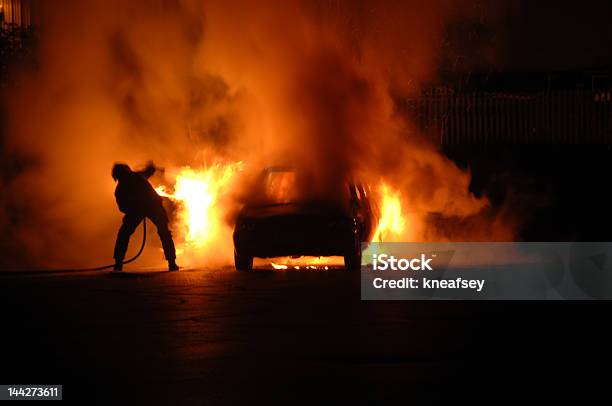 格闘家で暖炉車の Blaze - 自動車のストックフォトや画像を多数ご用意 - 自動車, 火, 大火