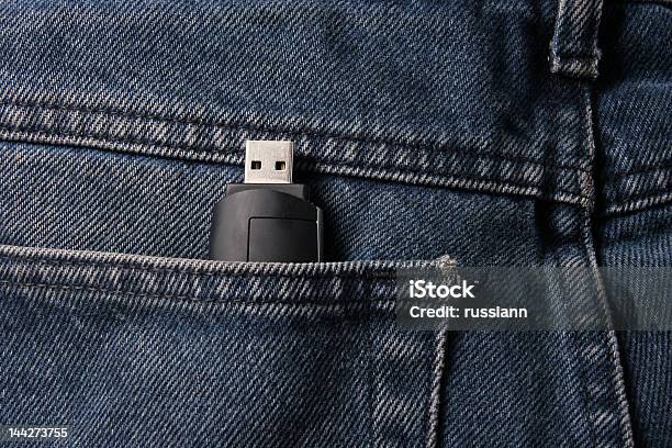 Usb 및 바지 0명에 대한 스톡 사진 및 기타 이미지 - 0명, USB 메모리, USB 케이블