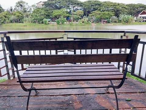 the river in the middle of the city has chairs for relaxing