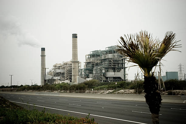 power plant - huntington beach california industry electricity stock-fotos und bilder
