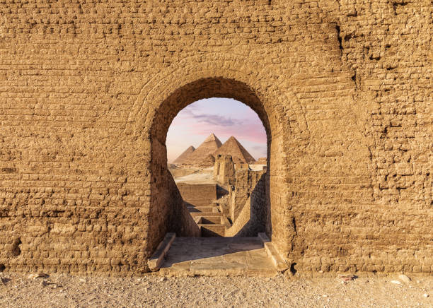 ruinen der tempe im tal der könige, luxor, ägypten - gizeh stock-fotos und bilder