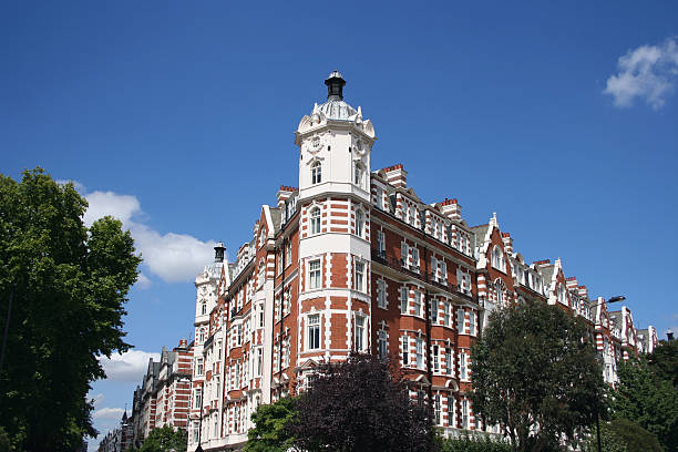 istock London Building on corner 144274658