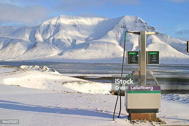 Arctic Stazione Di Rifornimento - Fotografie stock e altre immagini di Abbandonato - Abbandonato, Assenza, Benzina
