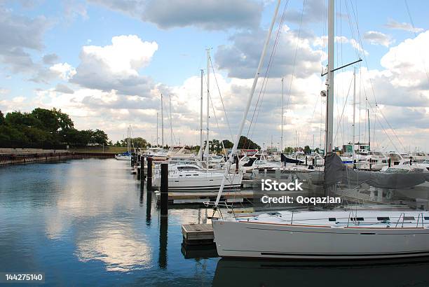 Porto De Chicago - Fotografias de stock e mais imagens de Chicago - Illinois - Chicago - Illinois, Vela - Desporto Aquático, América do Norte