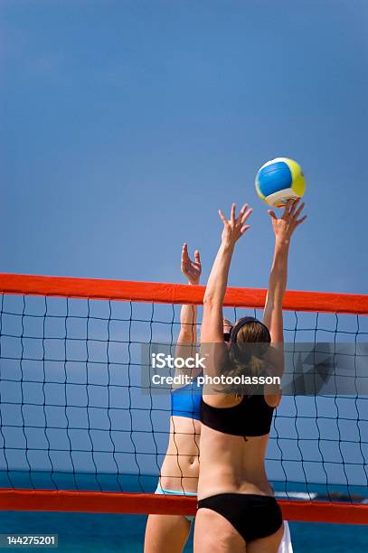 Im Beach Volleyball Stockfoto und mehr Bilder von Volley - Volley, Frauen, Strand