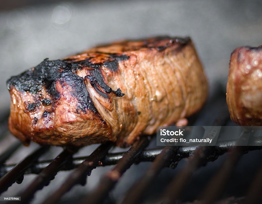 D'un Steak sur le barbecue - Photo de Barbecue libre de droits