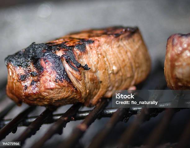 Photo libre de droit de Dun Steak Sur Le Barbecue banque d'images et plus d'images libres de droit de Barbecue - Barbecue, Bifteck, Cuisiner