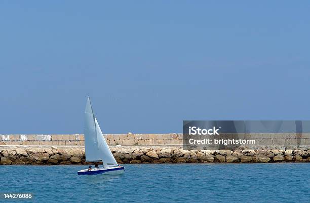 Velero Foto de stock y más banco de imágenes de Barco de vela - Barco de vela, Embarcación marina, Embarcadero