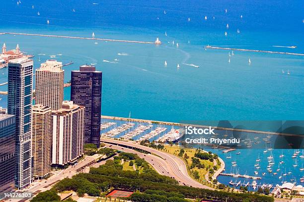 El Centro De La Ciudad De Chicago Foto de stock y más banco de imágenes de Agua - Agua, Aire libre, Azul