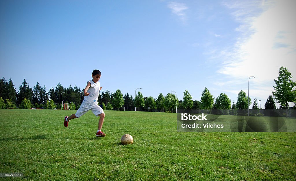 子供サッカー - 1人のロイヤリティフリーストックフォト