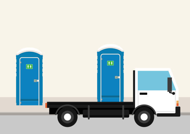 公衆トイレ。移動式またはポータブルトイレを輸送するトラック。トラックベクターの公衆トイレ。 - porta potty点のイラスト素材／クリップアート素材／マンガ素材／アイコン素材