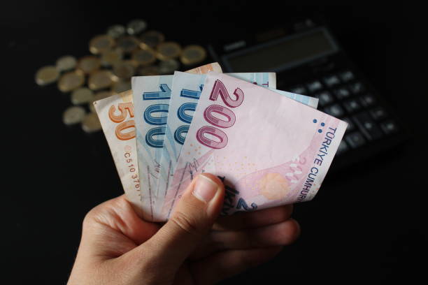 türkisches geld und finanzen. türkische banknoten. - italian currency stock-fotos und bilder