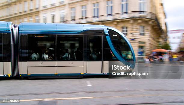 Linha Do Elétrico - Fotografias de stock e mais imagens de Elétrico - Elétrico, Pessoas, Cidade