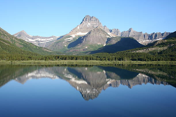 национальный парк глейшер - montana british columbia glacier national park mountain mountain range стоковые фото и изображения