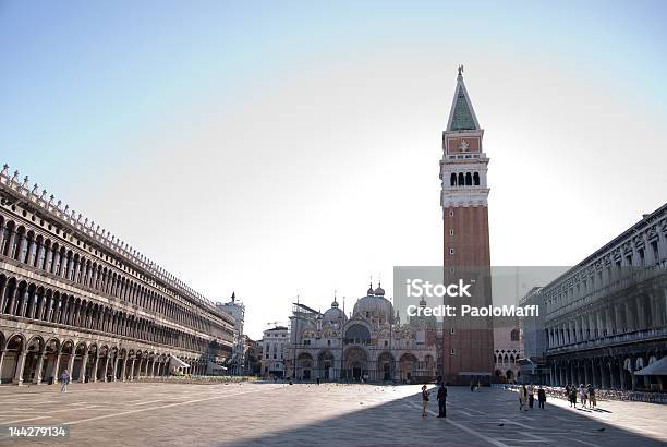 Foto de Manhã Na Praça De São Marco Em Veneza Itália e mais fotos de stock de Arquitetura - Arquitetura, Basílica, Cidade