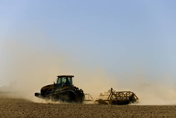 istock dustbowl farming mid-valley california 144279744
