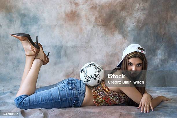 Sexy Chica De Fútbol Foto de stock y más banco de imágenes de Capri - Capri, Acostado, Adulto