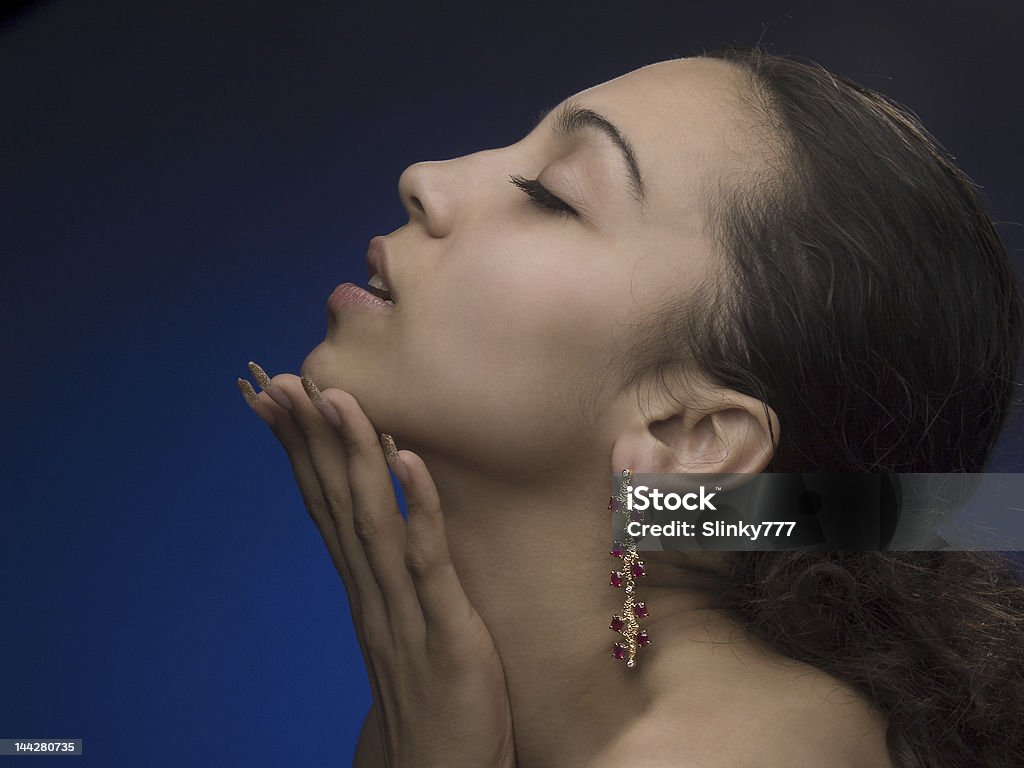 La chica con una joya - Foto de stock de Adolescencia libre de derechos