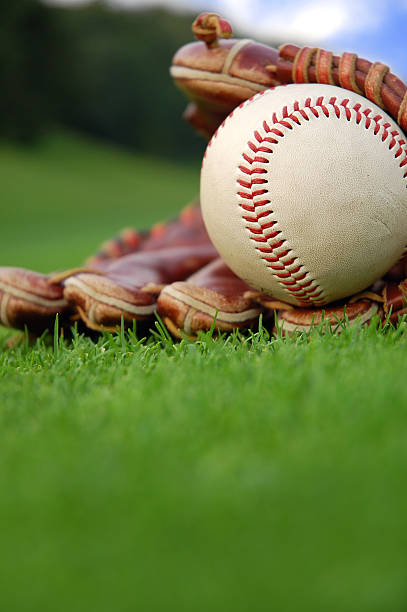 estate di baseball - baseballs baseball grass sky foto e immagini stock