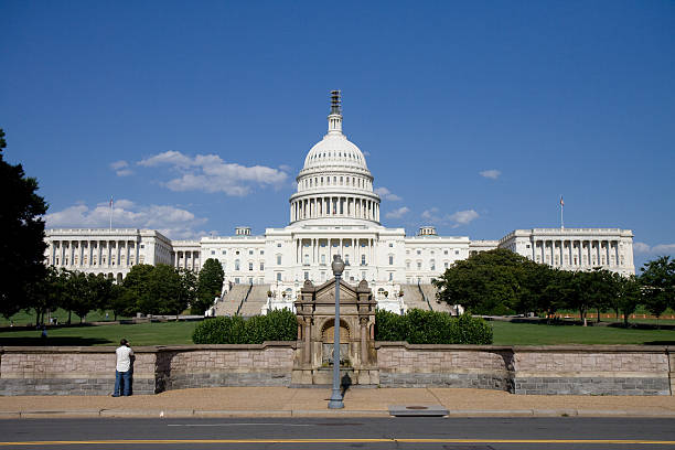 US capitol com a mexicana imigrantes na frente de tirar a foto - foto de acervo