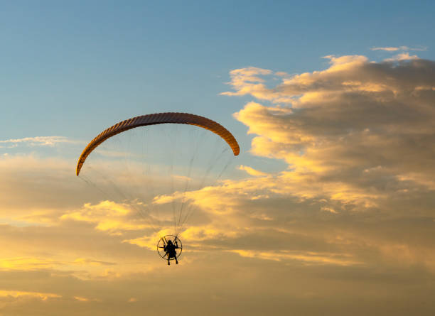paraglider 3 A low-flying paraglider against a sunset clouds backdrop. The aircraft uses a fabric canopy similar to a parachute and is propelled by a fan attached to the pilot.
Truckee, California, USA
06/25/2022 robert michaud stock pictures, royalty-free photos & images