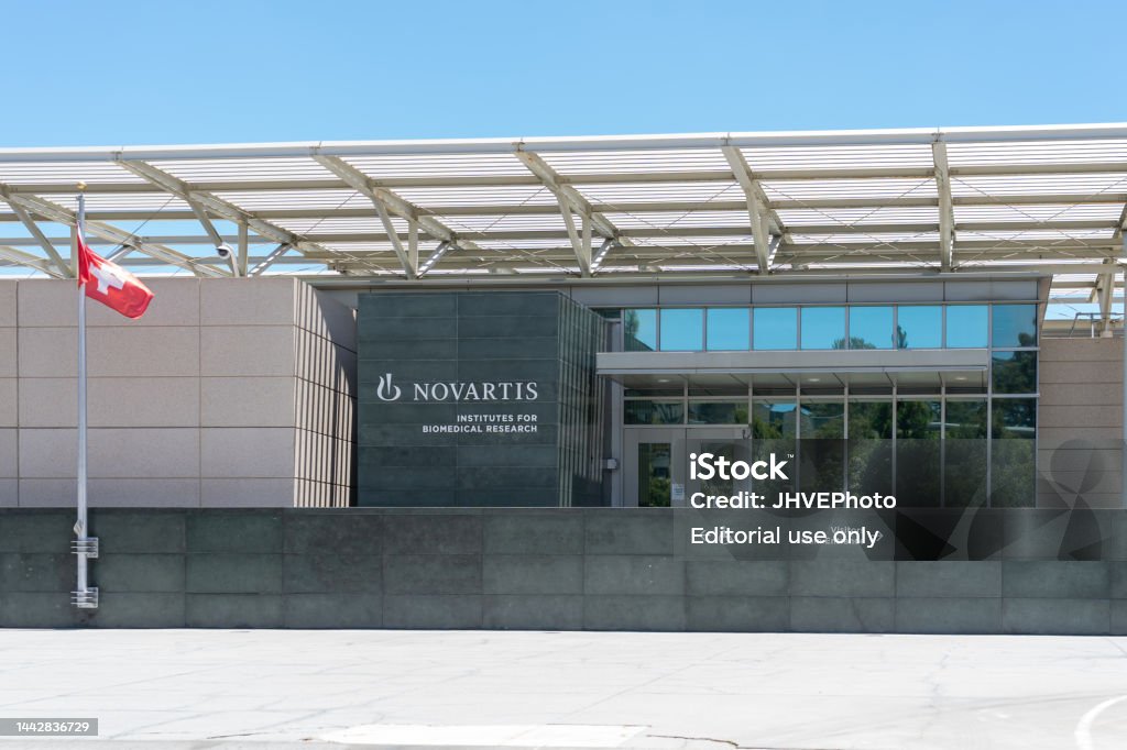 The Novartis Institutes for BioMedical Research (NIBR) building in San Diego, CA, USA. San Diego, CA, USA - July 9, 2022: The Novartis Institutes for BioMedical Research (NIBR) building in San Diego, CA, USA. NIBR is the innovation engine of Novartis. Blue Stock Photo
