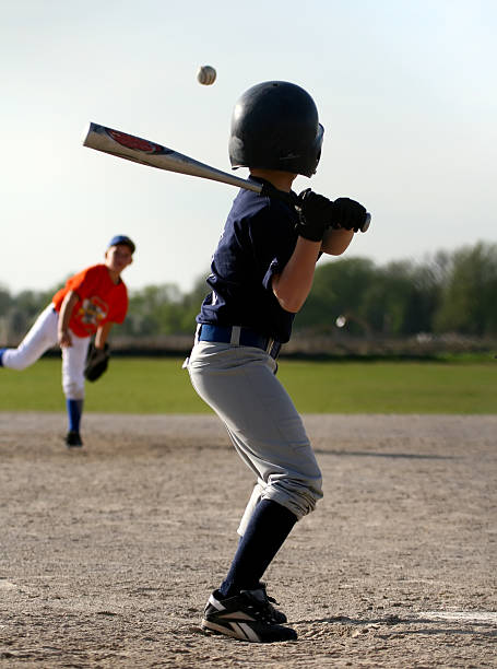 crianças de jogo de beisebol - baseball player child athlete baseball - fotografias e filmes do acervo