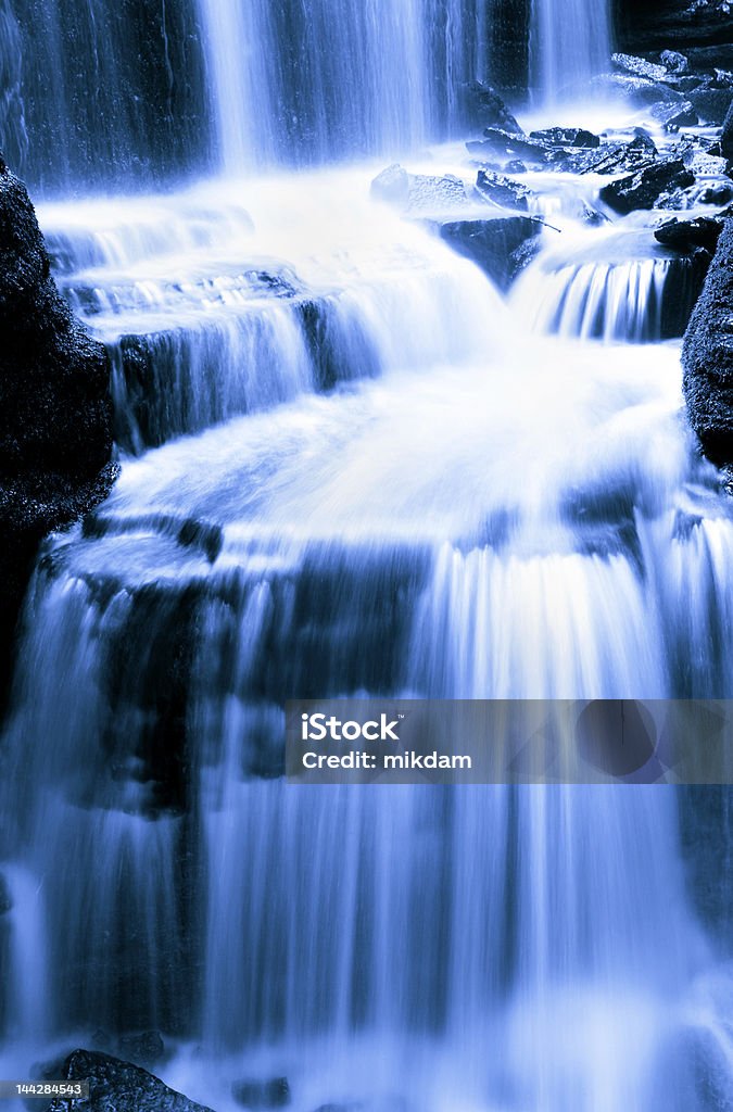 Longa exposição, disparo de uma cachoeira - Foto de stock de Azul royalty-free