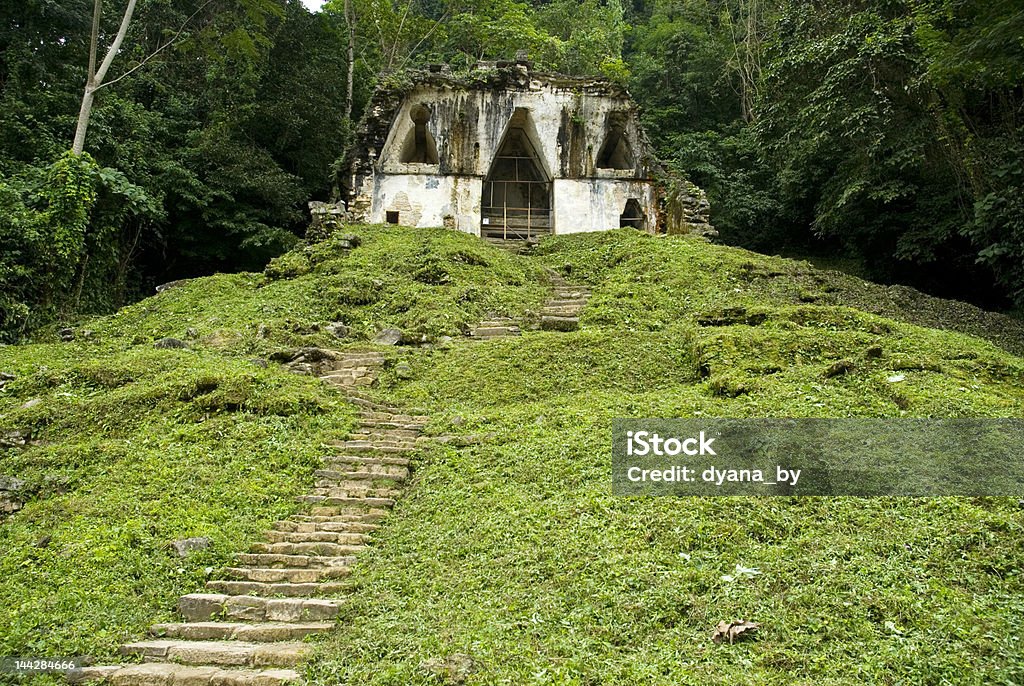Palenque Tempio di la cruz foliada Chiapas - Foto stock royalty-free di Ambientazione esterna