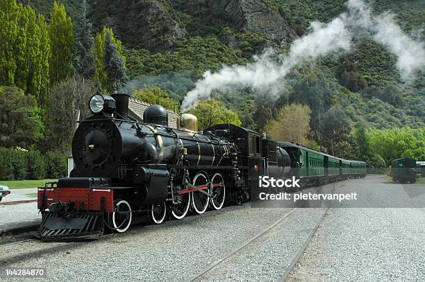 Foto de Vintage Steamtrain Perto De Kingston e mais fotos de stock de Nova Zelândia - Nova Zelândia, Locomotiva a vapor, Estilo retrô