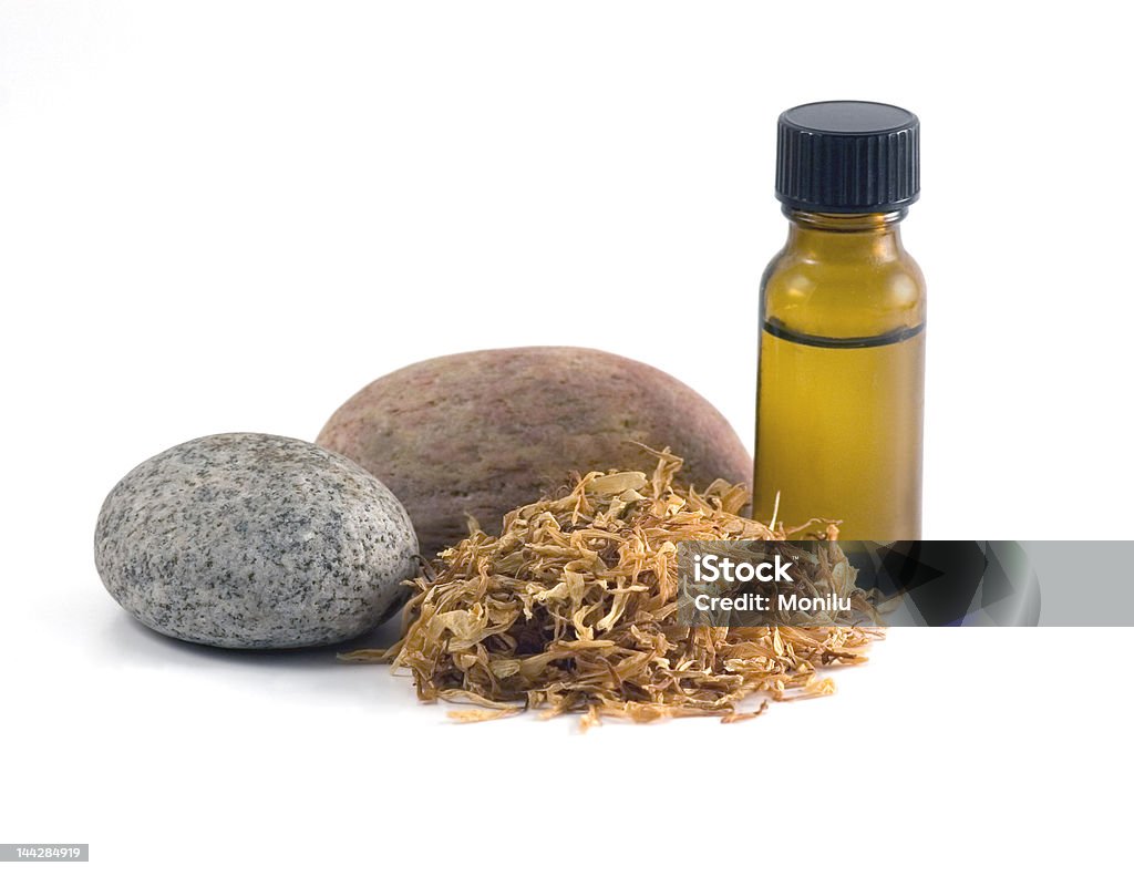 Calêndula com pedras e Garrafa - Foto de stock de Aromaterapia royalty-free
