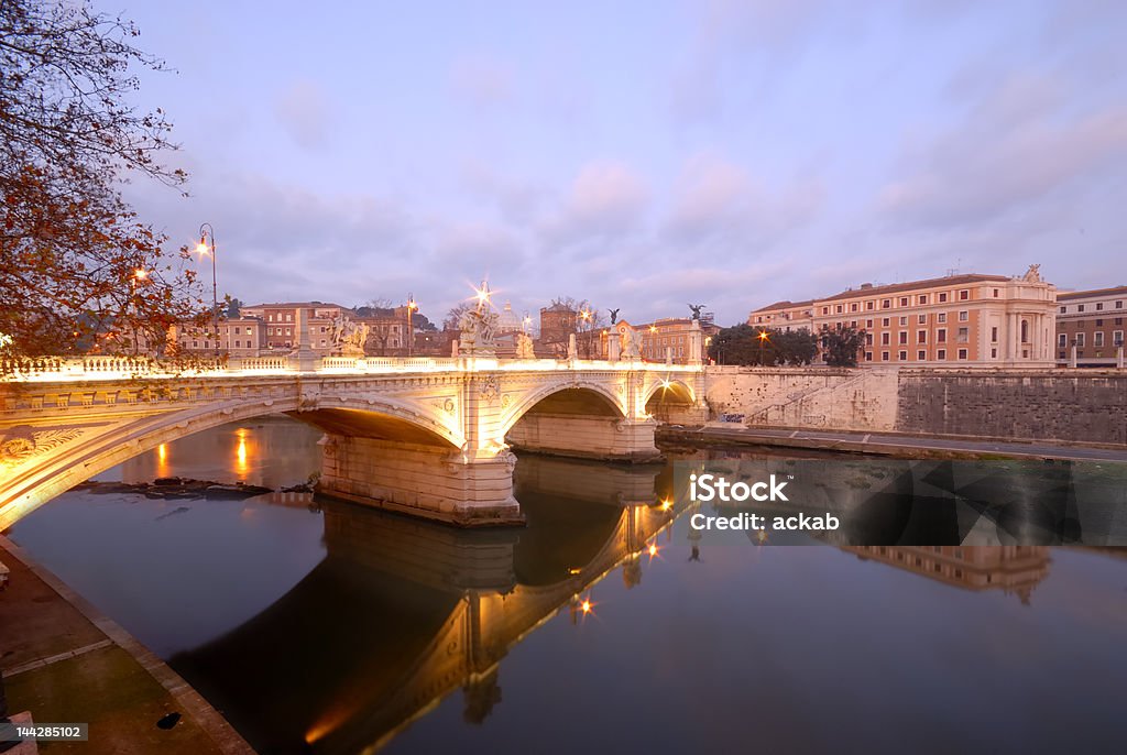 Roma, Italia, el puente sobre el río tíber - Foto de stock de Agua libre de derechos