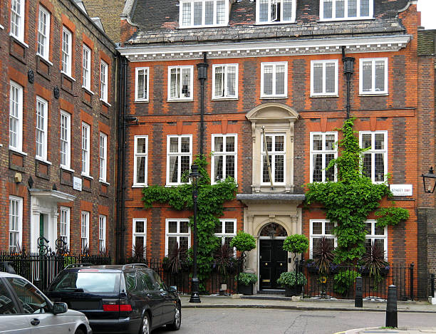 istock Old London Townhouses 144286119