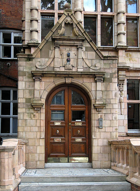 istock Entrance to Victorian Apartment Building 144286768