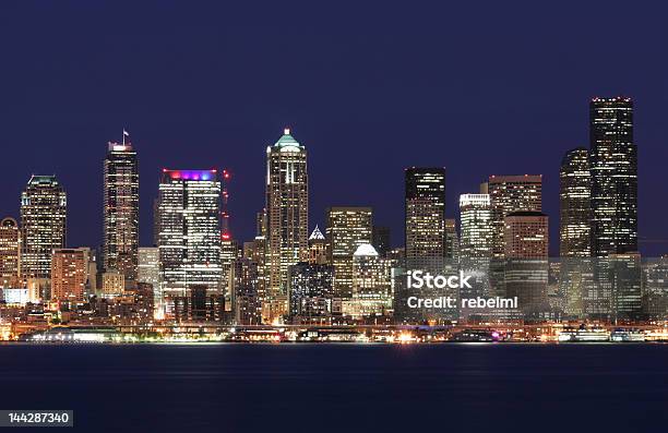 Foto de Horizonte De Seattle e mais fotos de stock de Adulação - Adulação, Arquitetura, Arranha-céu