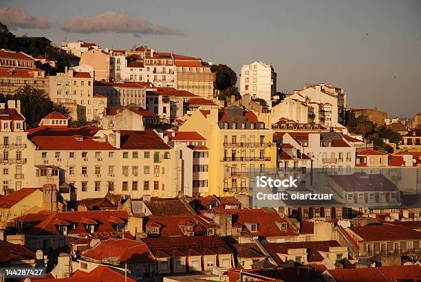 Aterdecer En Alfama - Fotografias de stock e mais imagens de Alfama - Alfama, Anoitecer, Casa