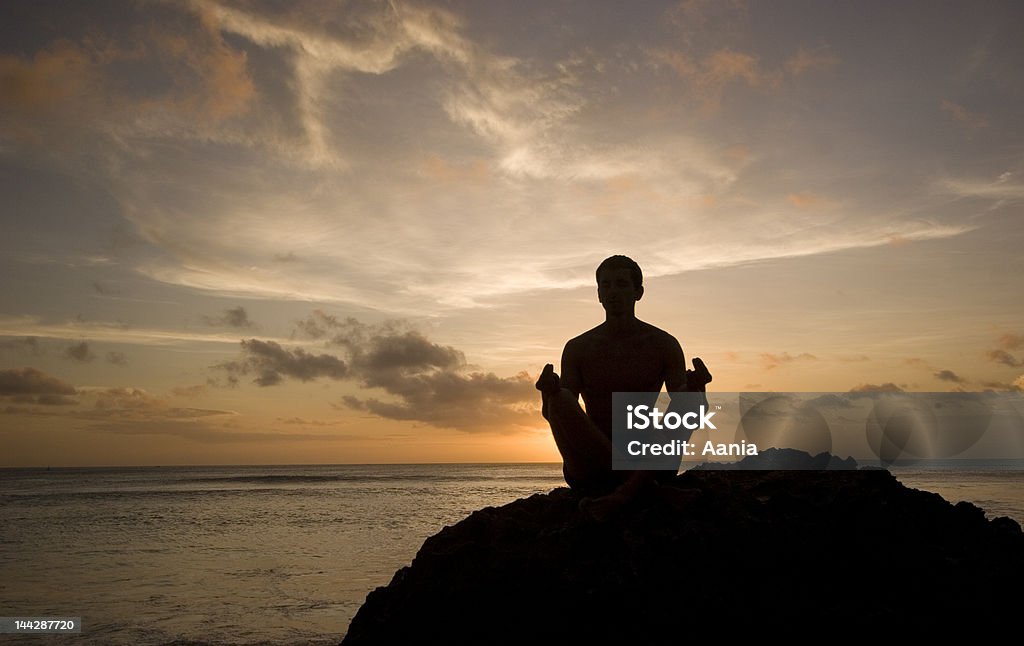 Mann üben yoga - Lizenzfrei Abgeschiedenheit Stock-Foto