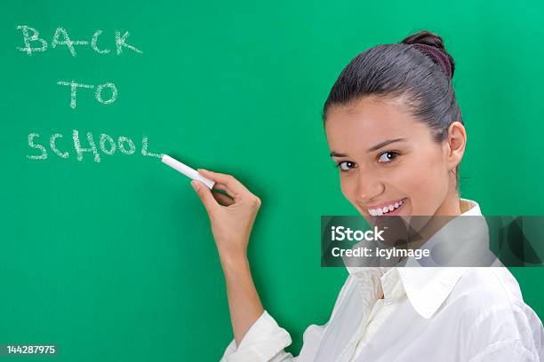 Foto de Jovem Professor e mais fotos de stock de Adulto - Adulto, Alto - Descrição Geral, Aprender