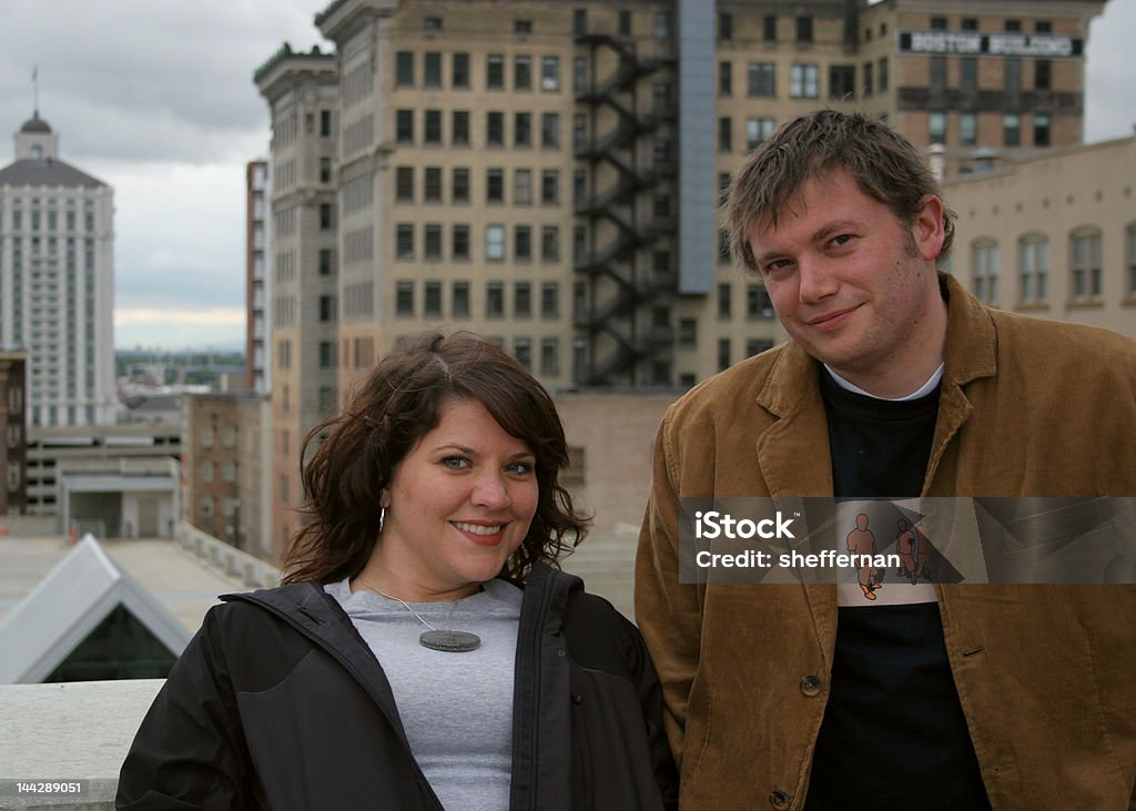 Casal em uma cobertura urbano - Foto de stock de Salt Lake City - Utah royalty-free